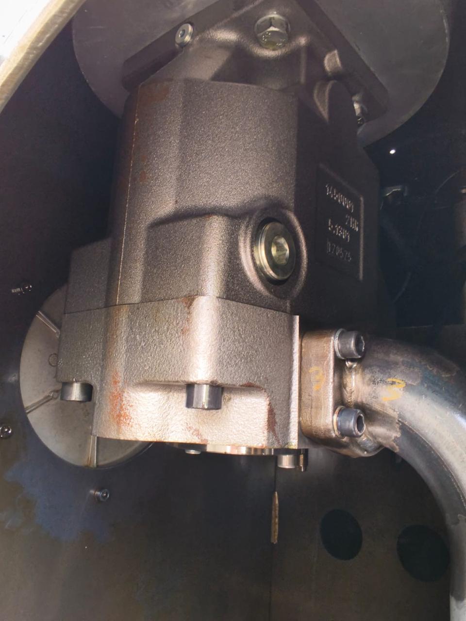 Parker New Hydraulic Pump Part No : PV180R1K1TNMMW - Image 3