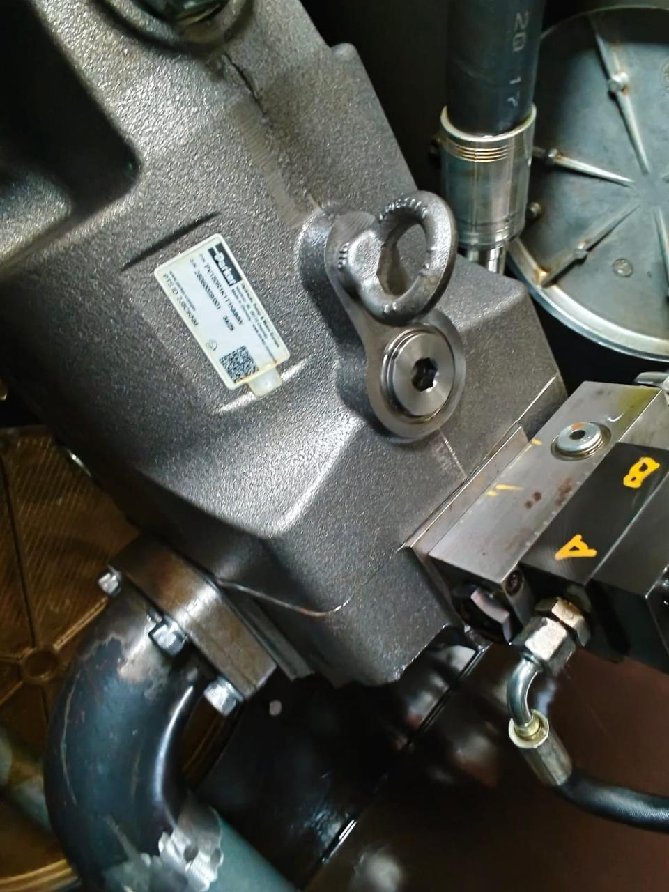 Parker New Hydraulic Pump Part No : PV180R1K1TNMMW