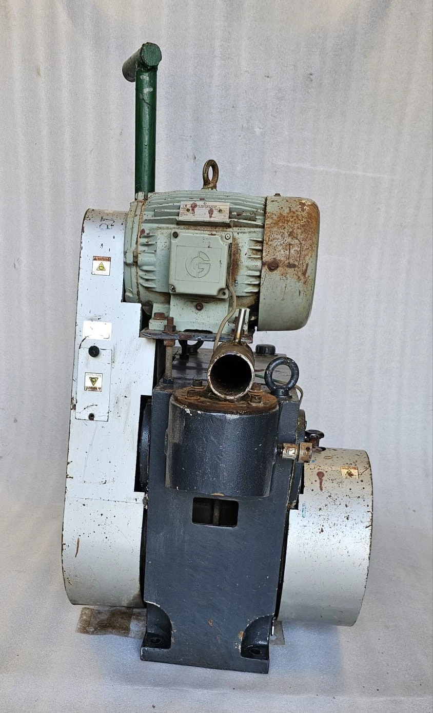 SHINKO SEIKI Oil Sealed Rotary Vaccum Pump Type:SR-25BII - Image 3